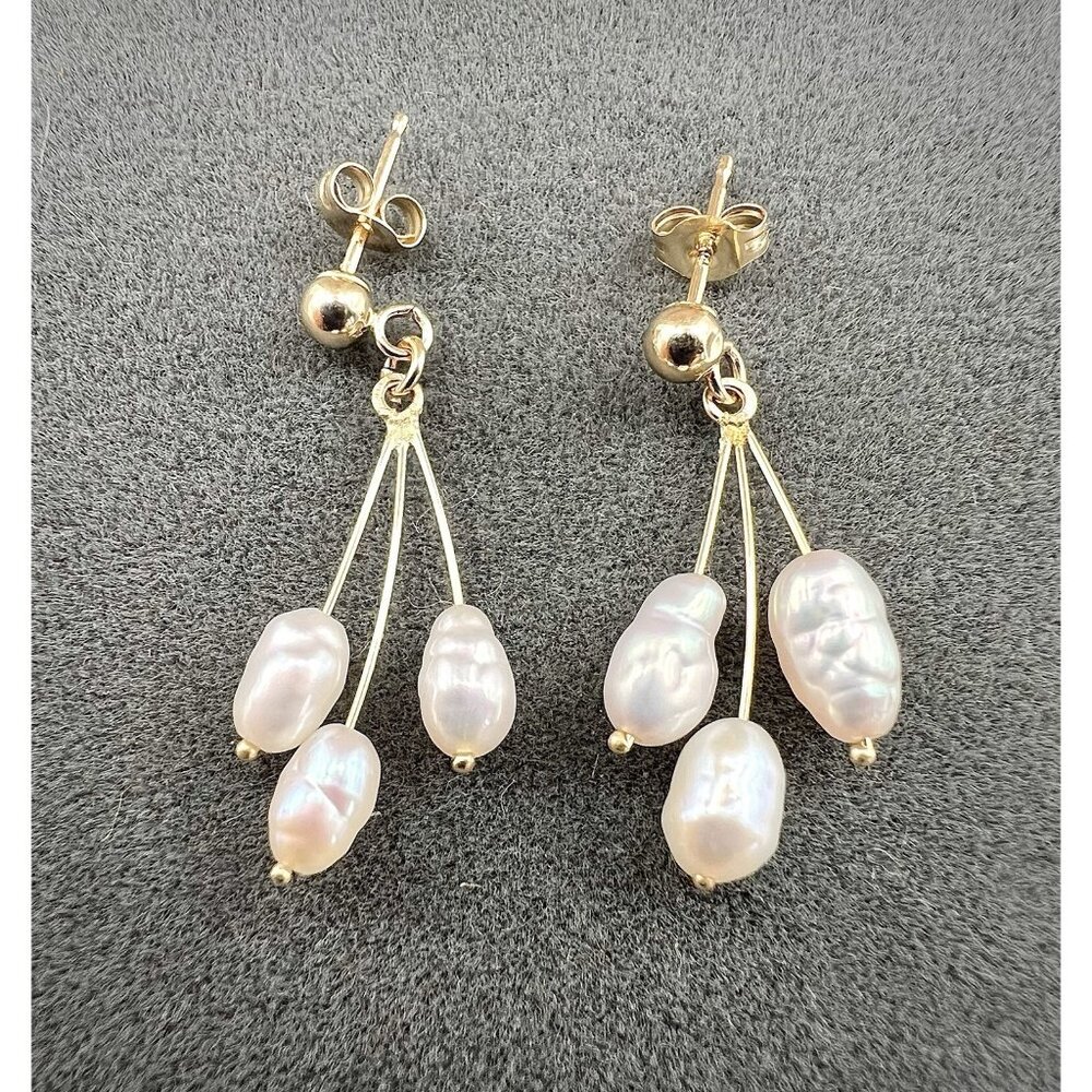Vintage Elegant 14K Gold With Natural Freshwater Pearls Dangle Earrings